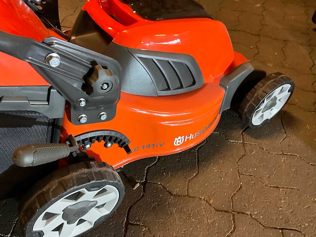 2021 husqvarna lc 141vi accu grasmaaier - afbeelding 4 van  9