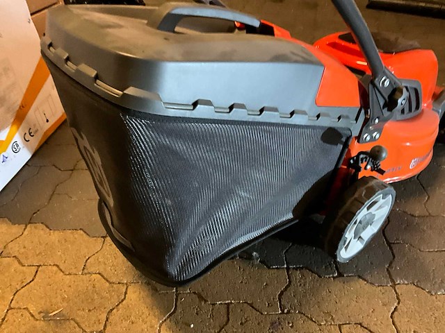 2021 husqvarna lc 141vi accu grasmaaier - afbeelding 5 van  9