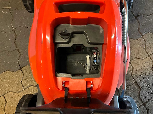 2021 husqvarna lc 141vi accu grasmaaier - afbeelding 7 van  9