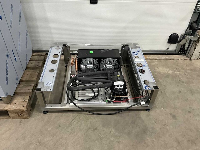 2021 jordao 21.58218 glasdeurkoekast met externe motor - afbeelding 1 van  4