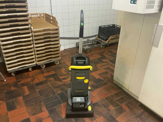 2021 kärcher br 30/4 c bp schrobzuigmachine - afbeelding 2 van  5