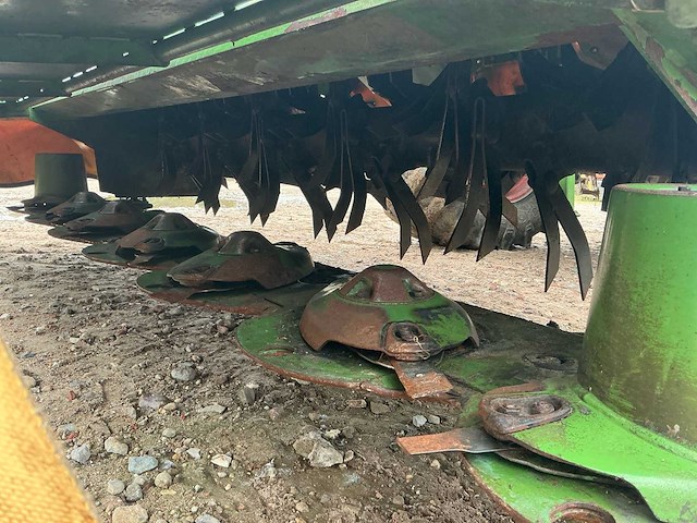 2021 krone easycut f 320 cv / easycut b 1000 cv triple maaier met maaidekken - afbeelding 18 van  53