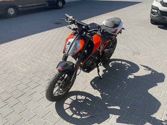 2021 ktm - 125 duke - motorcycle - afbeelding 1 van  17