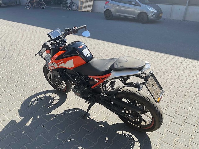 2021 ktm - 125 duke - motorcycle - afbeelding 12 van  17