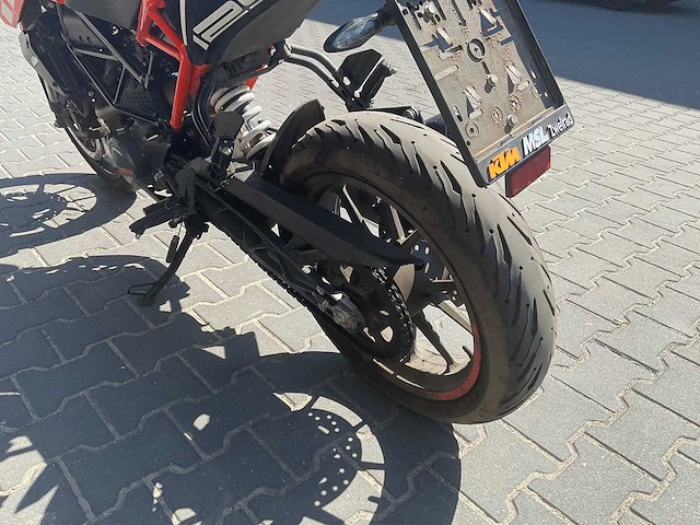 2021 ktm - 125 duke - motorcycle - afbeelding 13 van  17
