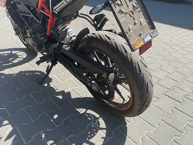 2021 ktm - 125 duke - motorcycle - afbeelding 13 van  17