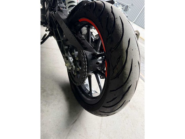 2021 ktm duke 390 motorfiets - afbeelding 1 van  1