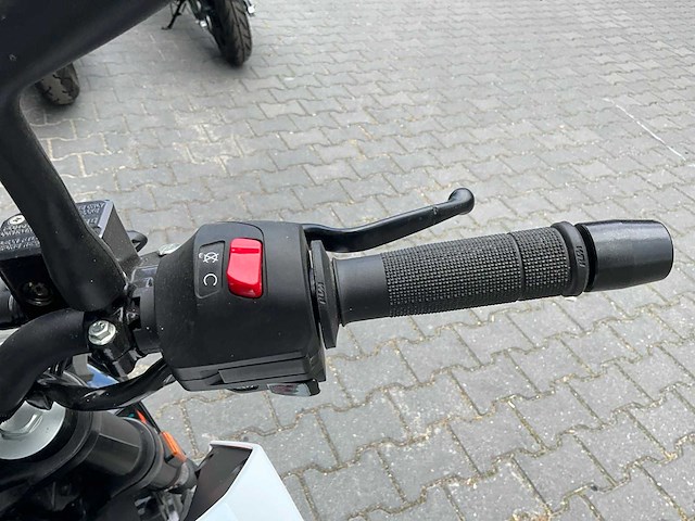 2021 ktm duke 390 motorfiets - afbeelding 12 van  14