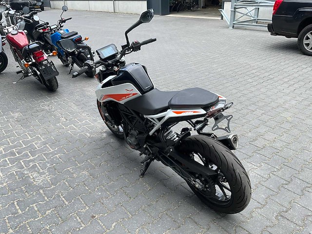 2021 ktm duke 390 motorfiets - afbeelding 9 van  16