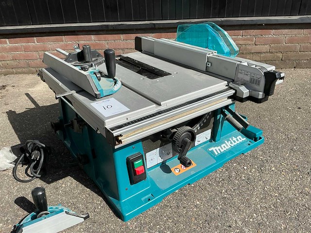 2021 makita 2704n zaagtafel - afbeelding 1 van  9