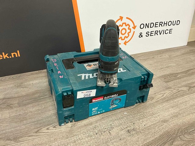 2021 makita djv180 decoupeerzaag - afbeelding 1 van  3