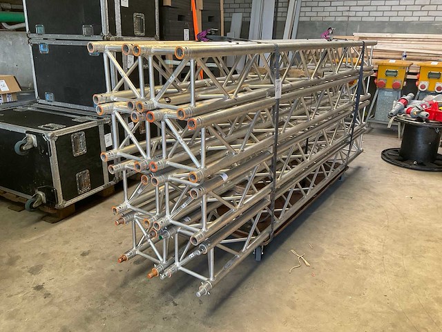 2021 milos qtu3000 aluminium trus (8x) - afbeelding 1 van  1
