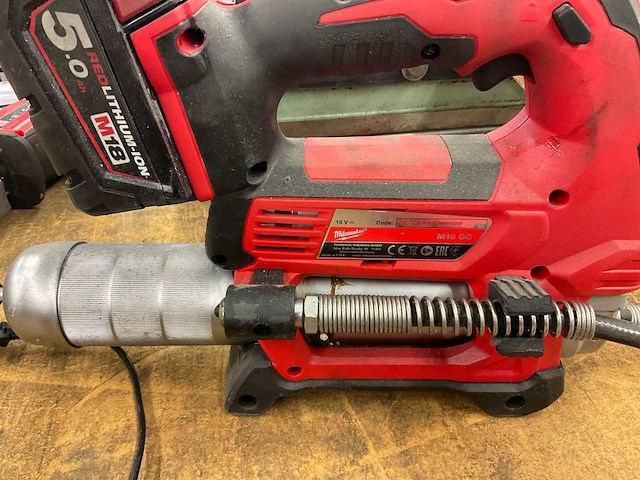 2021 milwaukee m18 gg vetspuit 18v - afbeelding 3 van  5