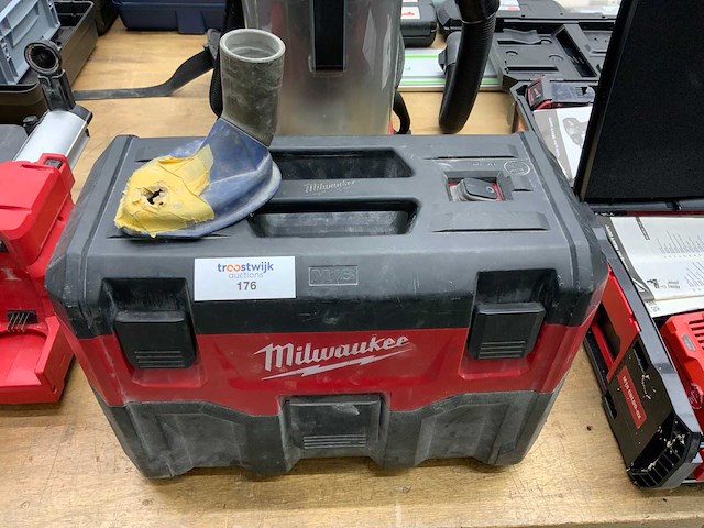 2021 milwaukee m18 vc-2 koffer model accustofzuiger - afbeelding 1 van  4