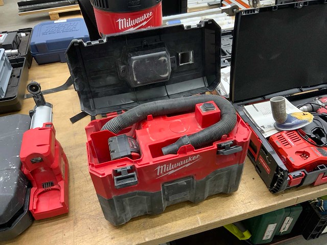 2021 milwaukee m18 vc-2 koffer model accustofzuiger - afbeelding 4 van  4