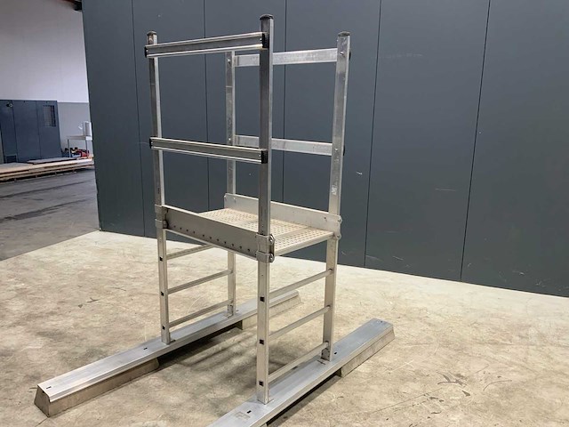 2021 overstap aluminium trap ongebruikt - afbeelding 1 van  3