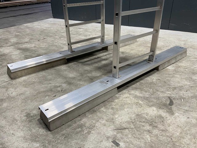 2021 overstap aluminium trap ongebruikt - afbeelding 2 van  3