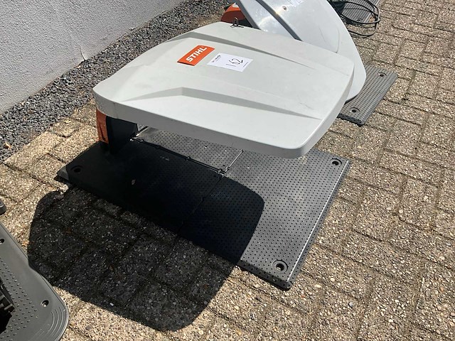 2021 stihl ado 401 / 601 robotmaaier dockingstation - afbeelding 1 van  4
