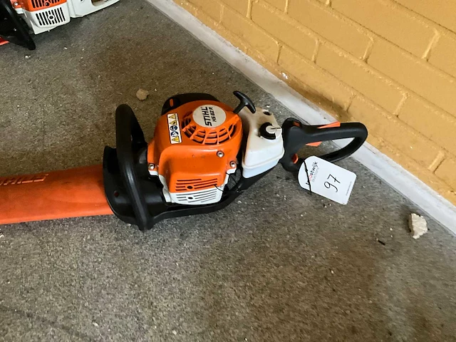2021 stihl hs 82r heggenschaar - afbeelding 2 van  4