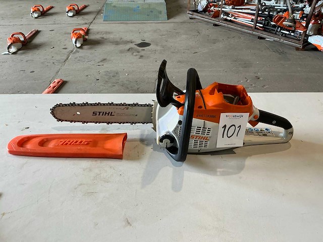 2021 stihl msa220c kettingzaag - afbeelding 1 van  4