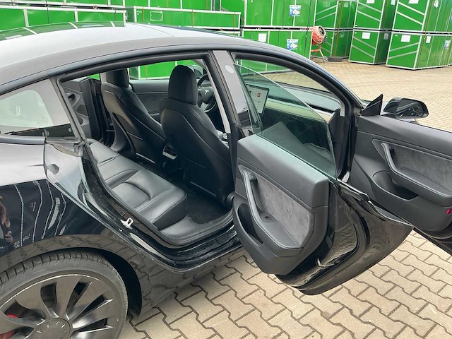 2021 tesla model 3 performance (facelift) 513 pk/377 kw personenauto - afbeelding 44 van  57