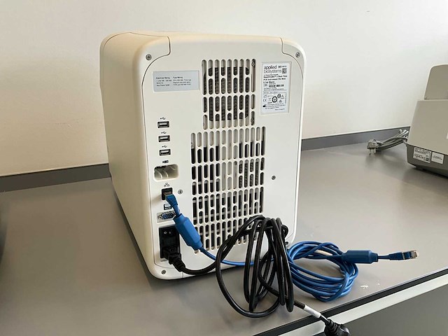 2021 toegepaste biosystemen door thermo fisher scientific quantstudio 5 digitaal realtime pcr-systeem - afbeelding 4 van  5