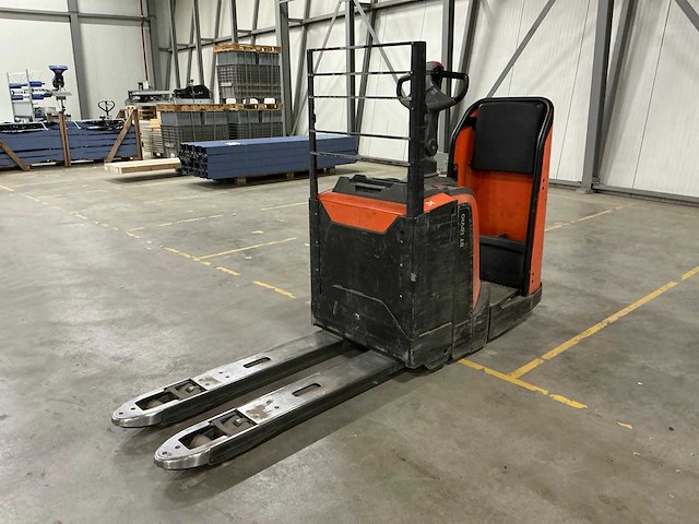 2021 toyota lpe200 elektrische palletwagen met platform - afbeelding 1 van  14