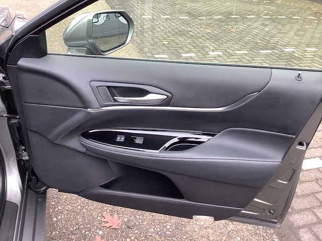 2021 toyota mirai 2 xle executive personenauto s-920-pz - afbeelding 16 van  39