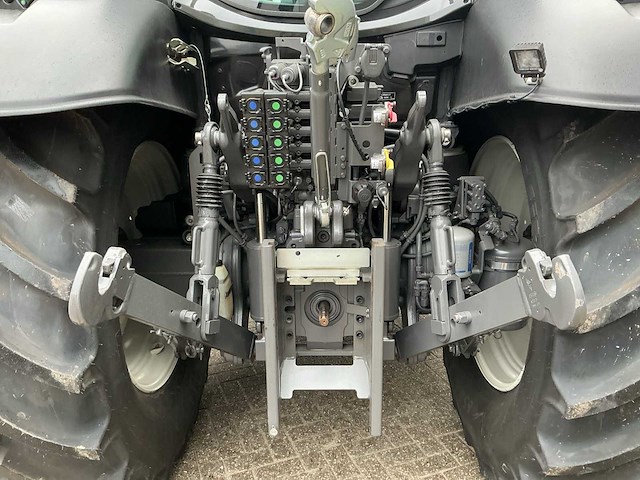 2021 valtra n135 direct smarttouch vierwielaangedreven landbouwtractor - afbeelding 8 van  33
