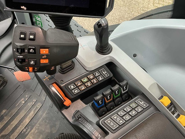 2021 valtra n135 direct smarttouch vierwielaangedreven landbouwtractor - afbeelding 19 van  33