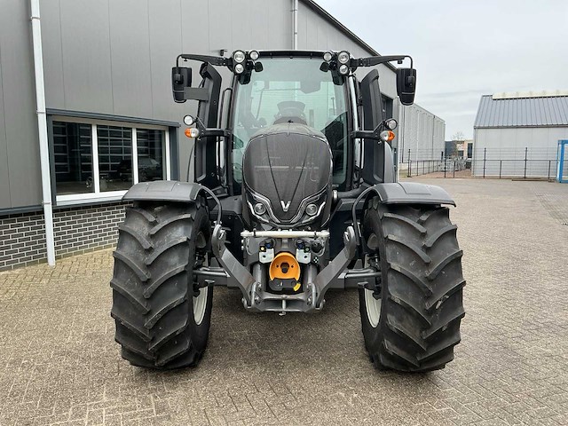 2021 valtra n135 direct smarttouch vierwielaangedreven landbouwtractor - afbeelding 23 van  33
