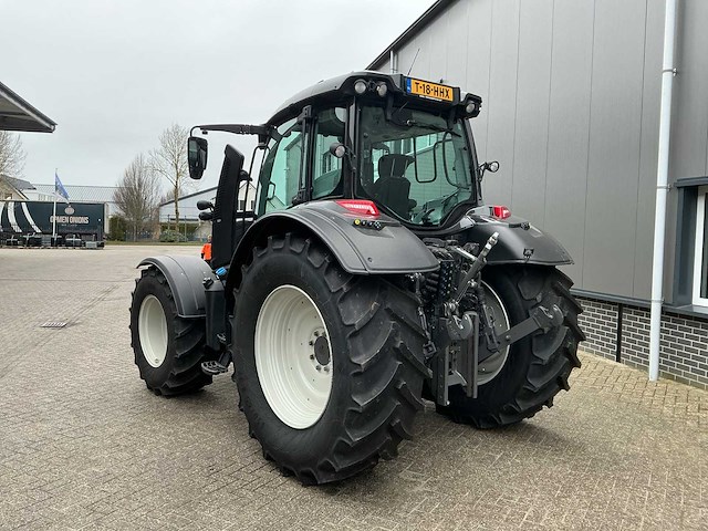 2021 valtra n135 direct smarttouch vierwielaangedreven landbouwtractor - afbeelding 32 van  33