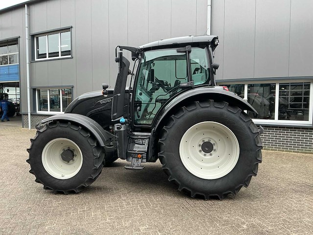 2021 valtra n135 direct smarttouch vierwielaangedreven landbouwtractor - afbeelding 33 van  33