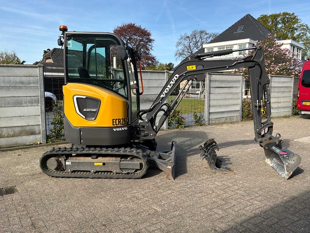 2021 volvo ecr25 compacte elektrische rupsgraafmachine - afbeelding 12 van  27