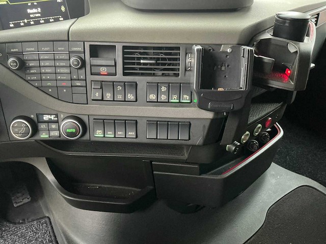 2021 volvo fh vrachtwagen met huifopbouw(c) - afbeelding 22 van  37