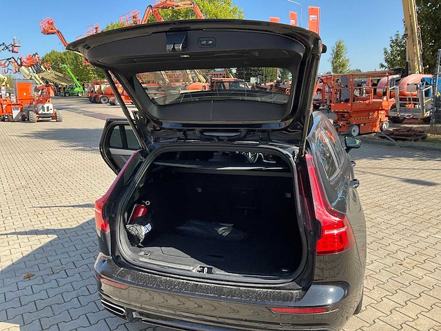 2021 volvo v60 r design b3 onyx black personenauto - afbeelding 18 van  42