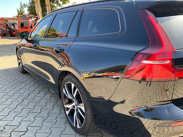 2021 volvo v60 r design b3 onyx black personenauto - afbeelding 27 van  42