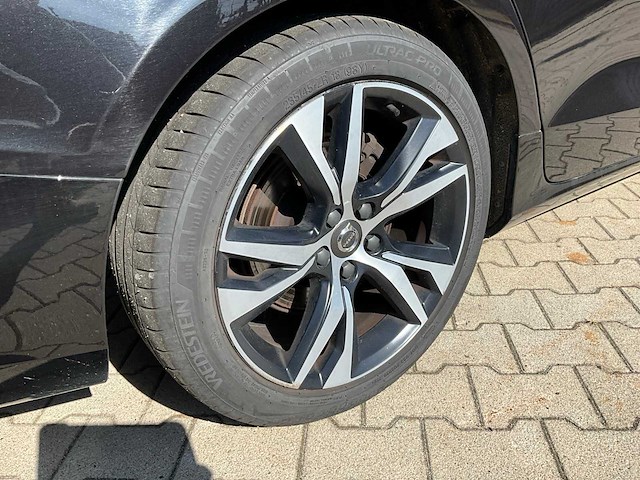2021 volvo v60 r design b3 onyx black personenauto - afbeelding 32 van  42