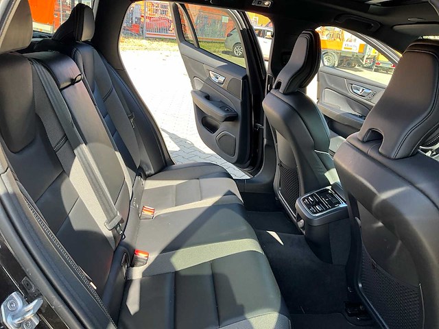 2021 volvo v60 r design b3 onyx black personenauto - afbeelding 16 van  42