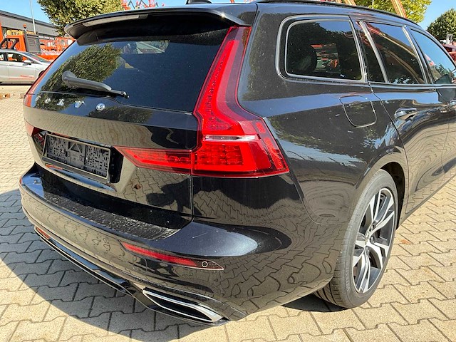 2021 volvo v60 r design b3 onyx black personenauto - afbeelding 26 van  42