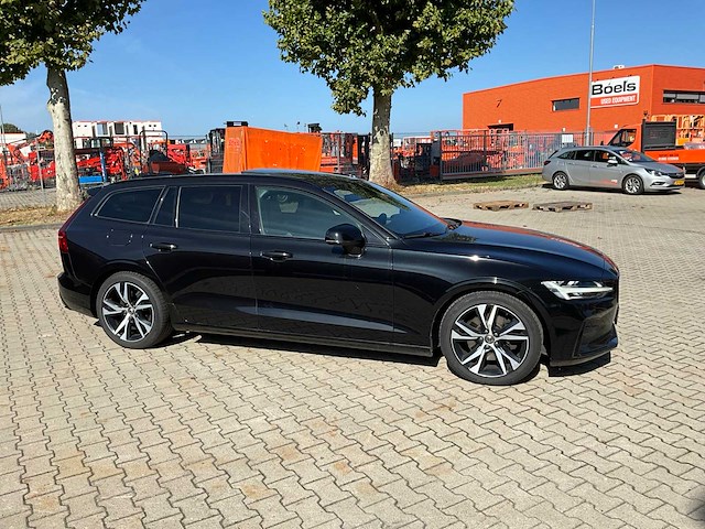 2021 volvo v60 r design b3 onyx black personenauto - afbeelding 34 van  42