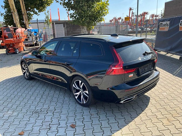 2021 volvo v60 r design b3 onyx black personenauto - afbeelding 40 van  42