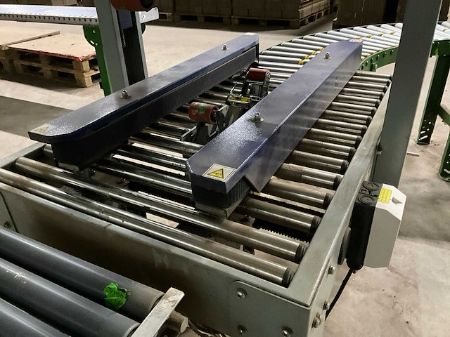 2021 youngsunpack mh-fj-1a dozensluitmachine met rollenbaan - afbeelding 12 van  14