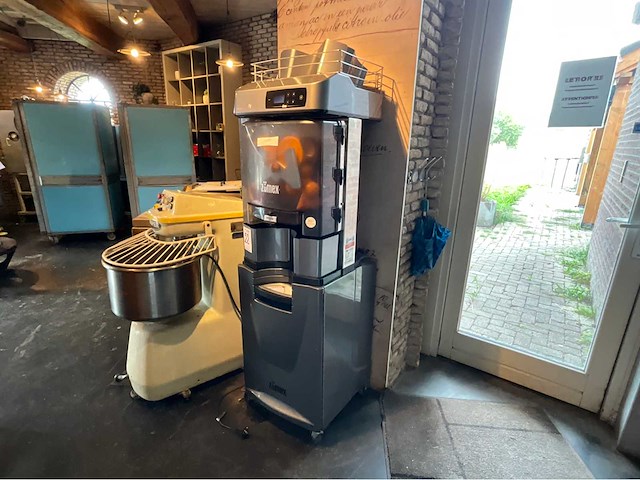 2021 zumex versatile pro sinaas sapcentrifuge - afbeelding 1 van  12