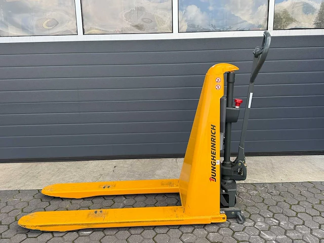 2022 - jungheinrich - amx10e - electric pallet trucks - afbeelding 3 van  4