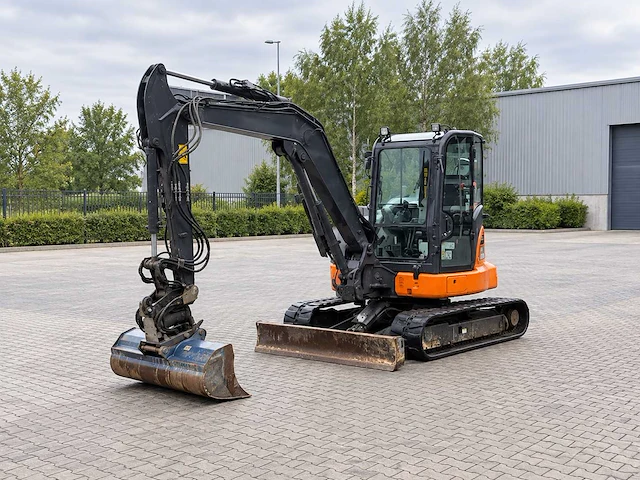 2022 - komatsu - pc58mr-5e0 - tracked excavator - afbeelding 1 van  30