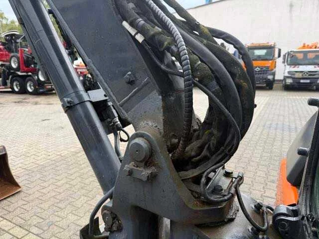2022 - komatsu - pc58mr-5e0 - tracked excavator - afbeelding 21 van  30