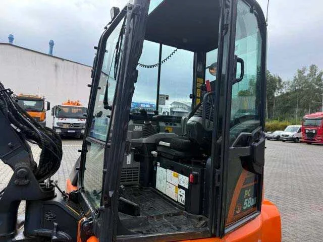 2022 - komatsu - pc58mr-5e0 - tracked excavator - afbeelding 23 van  30