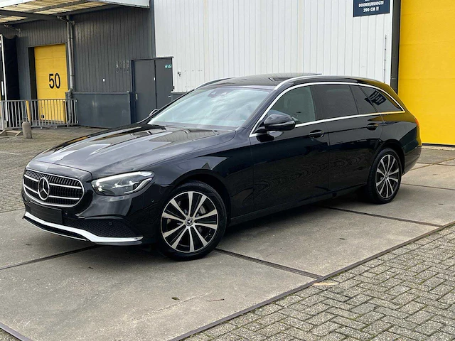2022 - mercedes-benz - e300 4matic hybride - afbeelding 1 van  30