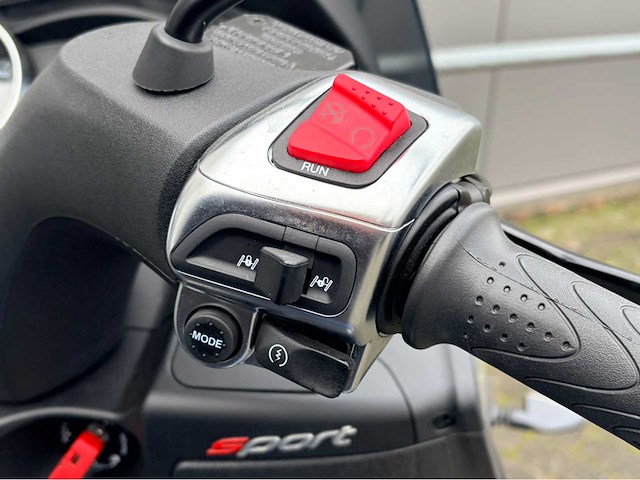 2022 - piaggio - 300 mp3 hpe sport - scooter - afbeelding 2 van  8